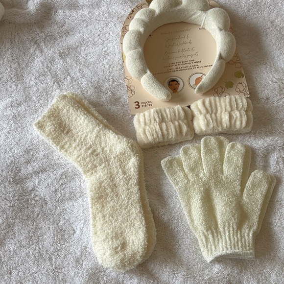 Other - Plush Cream Bath & Spa Set — Headband, Exfoliating Mitt, Cozy Socks